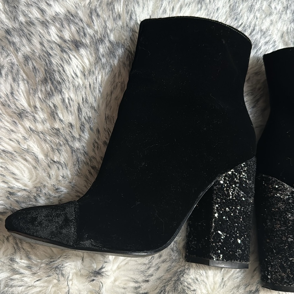 Kendall + Kylie size 8 boots